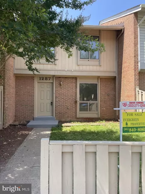 1287 Springtide Pl, Herndon, VA 20170
