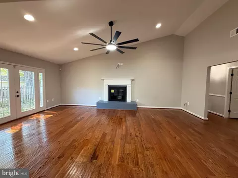 Living - 7412 Axton St, Springfield, VA 22151 photo 10 of 20
