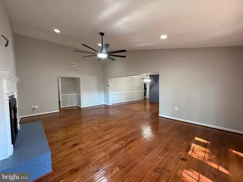 Living - 7412 Axton St, Springfield, VA 22151 photo 8 of 20