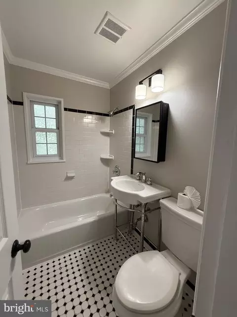 Bath - 7412 Axton St, Springfield, VA 22151 photo 10 of 10