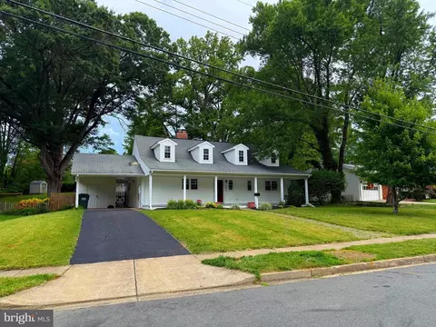 7412 Axton St, Springfield, VA 22151