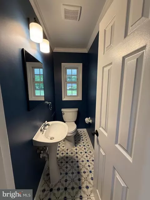 Bath - 7412 Axton St, Springfield, VA 22151 photo 1 of 10