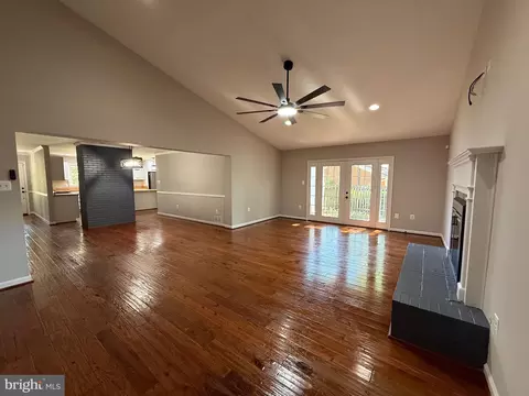 Living - 7412 Axton St, Springfield, VA 22151 photo 6 of 20