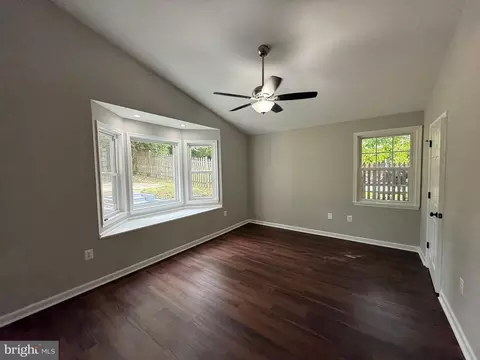 Living - 7412 Axton St, Springfield, VA 22151 photo 19 of 20