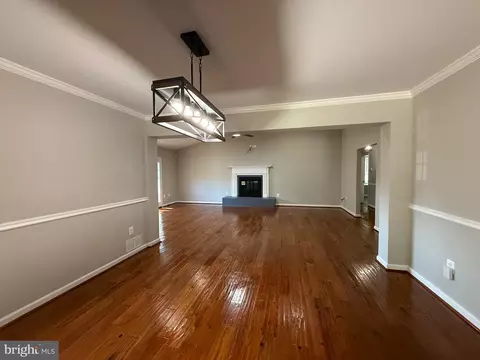 Living - 7412 Axton St, Springfield, VA 22151 photo 2 of 20