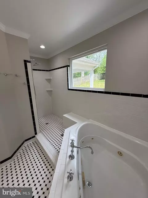 Bath - 7412 Axton St, Springfield, VA 22151 photo 4 of 10