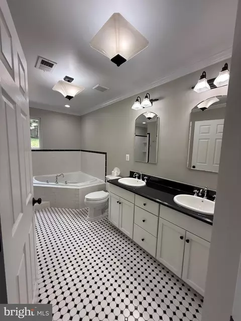 Bath - 7412 Axton St, Springfield, VA 22151 photo 2 of 10