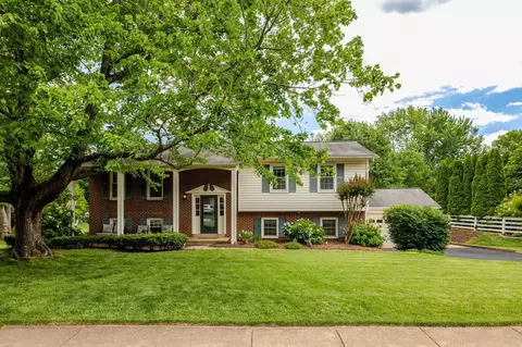 3213 Allness Ln, Herndon, VA 20171