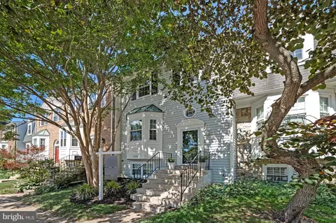12336 Field Lark Ct, Fairfax, VA 22033
