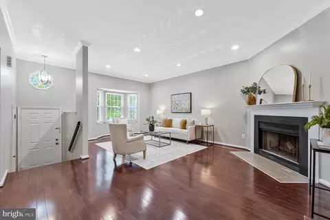 12336 Field Lark Ct, Fairfax, VA 22033