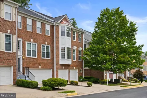 4103 Oak Village Lndg, Fairfax, VA 22033