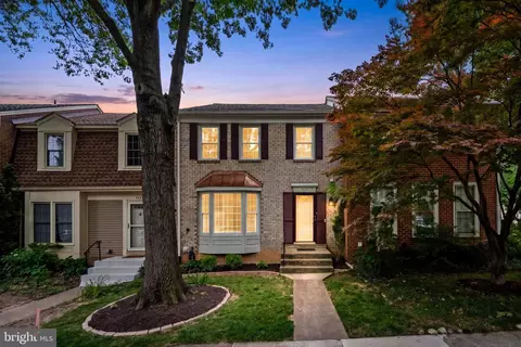 9639 Scotch Haven Dr, Vienna, VA 22181