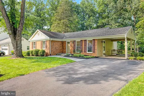 10828 Broadwater Dr, Fairfax, VA 22032