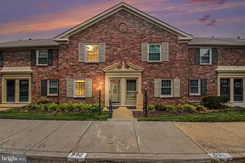 8418 Penshurst Dr #592, Springfield, VA 22152