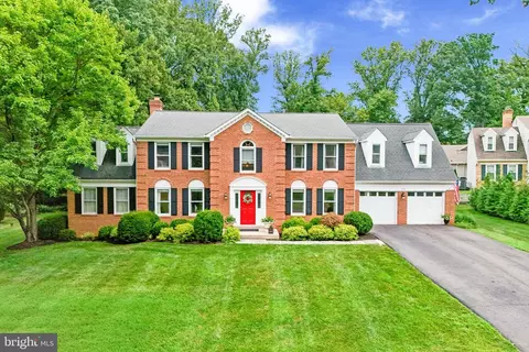 11556 Holly Briar Ln, Great Falls, VA 22066