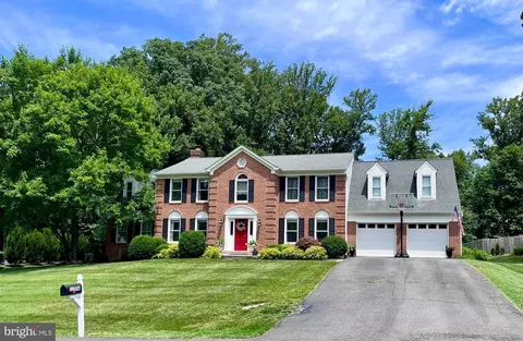 11556 Holly Briar Ln, Great Falls, VA 22066