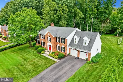 11556 Holly Briar Ln, Great Falls, VA 22066
