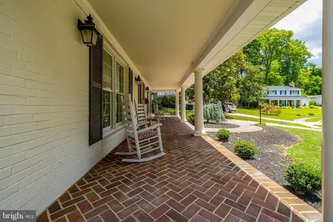 Exterior - 6700 Norview Ct, Springfield, VA 22152 photo 2 of 10