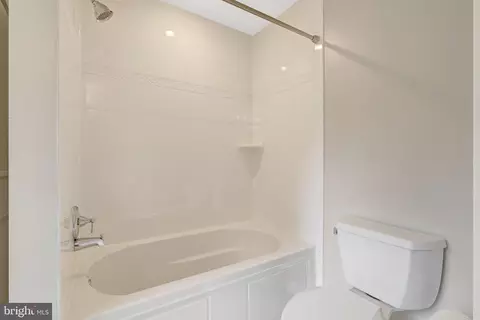 Bath - 6700 Norview Ct, Springfield, VA 22152 photo 6 of 8