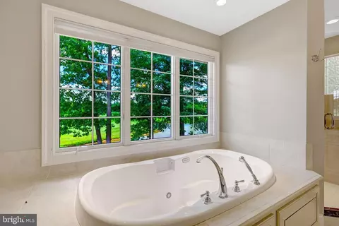 Bath - 6700 Norview Ct, Springfield, VA 22152 photo 3 of 8