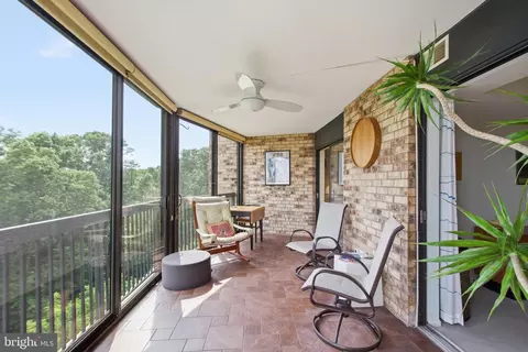 5902 Mount Eagle Dr #714, Alexandria, VA 22303