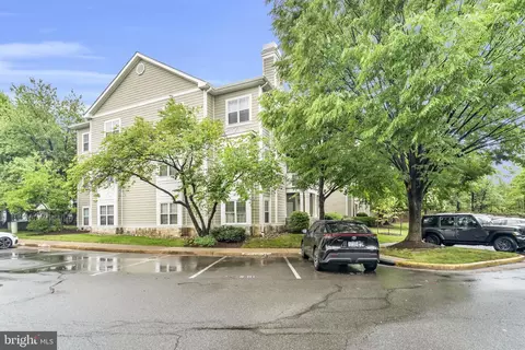 1701 Lake Shore Crest Dr #31, Reston, VA 20190