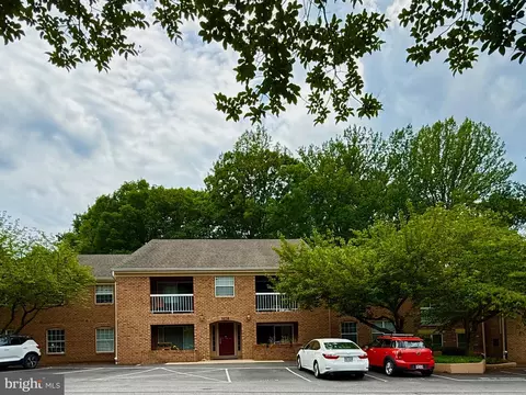 5808 Cove Landing Rd #302, Burke, VA 22015