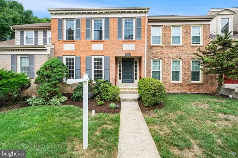 4620 Luxberry Dr, Fairfax, VA 22032