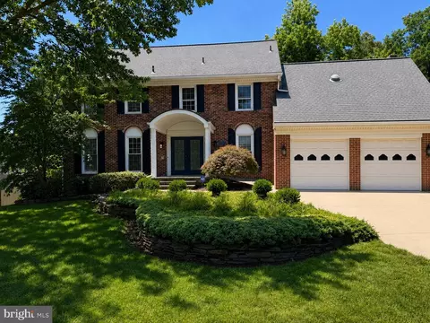 5904 Benfield Dr, Alexandria, VA 22310