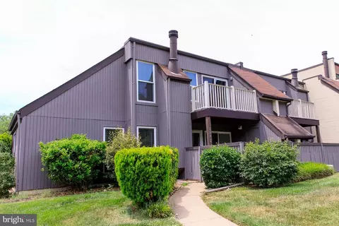 8042 Pantano Pl, Alexandria, VA 22309