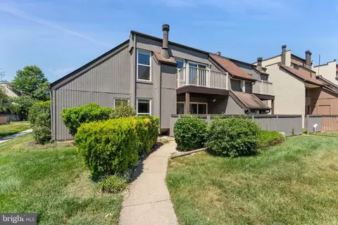8042 Pantano Pl, Alexandria, VA 22309