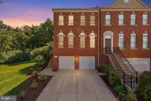 4530 Fair Valley Dr, Fairfax, VA 22033