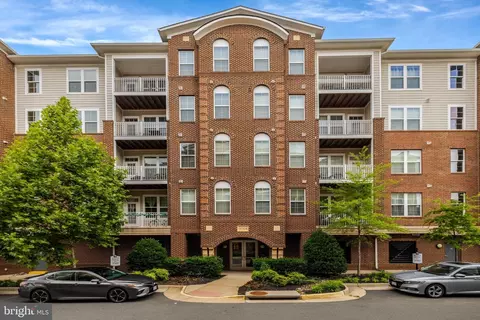 13724 Neil Armstrong Ave #404, Herndon, VA 20171