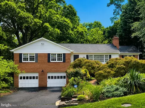6505 Lily Dhu Ln, Falls Church, VA 22044