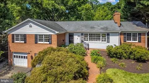 6505 Lily Dhu Ln, Falls Church, VA 22044