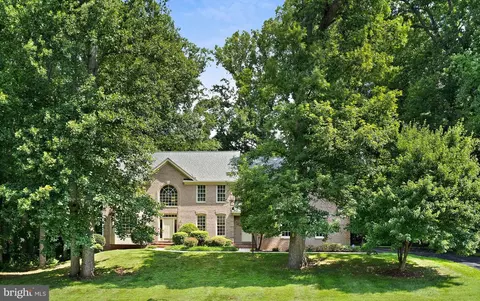10560 Fox Forest Dr, Great Falls, VA 22066