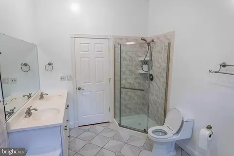 Bath - 5409 Easton Dr, Springfield, VA 22151 photo 3 of 9