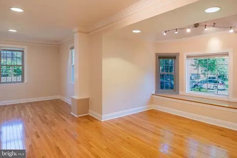 Living - 5409 Easton Dr, Springfield, VA 22151 photo 1 of 7