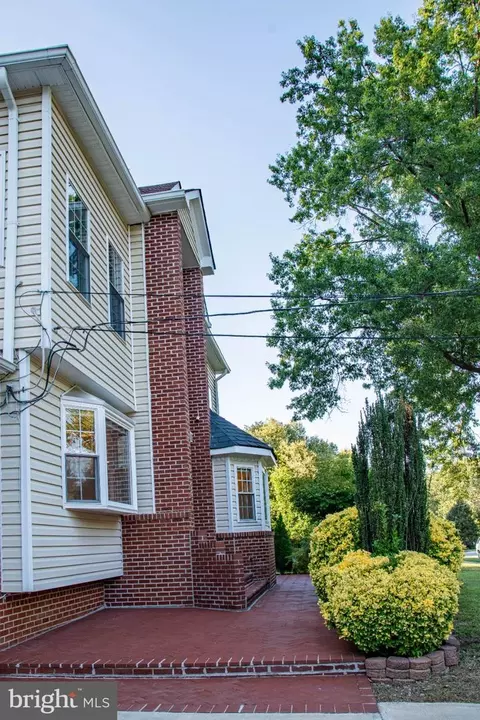 Exterior - 5409 Easton Dr, Springfield, VA 22151 photo 4 of 9