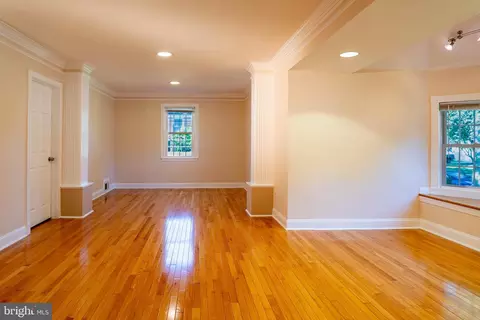Living - 5409 Easton Dr, Springfield, VA 22151 photo 3 of 7