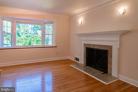 Living - 5409 Easton Dr, Springfield, VA 22151 photo 4 of 7
