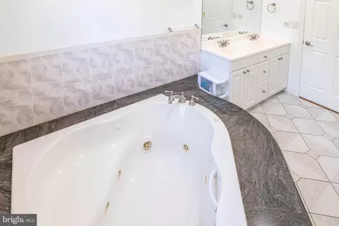 Bath - 5409 Easton Dr, Springfield, VA 22151 photo 5 of 9