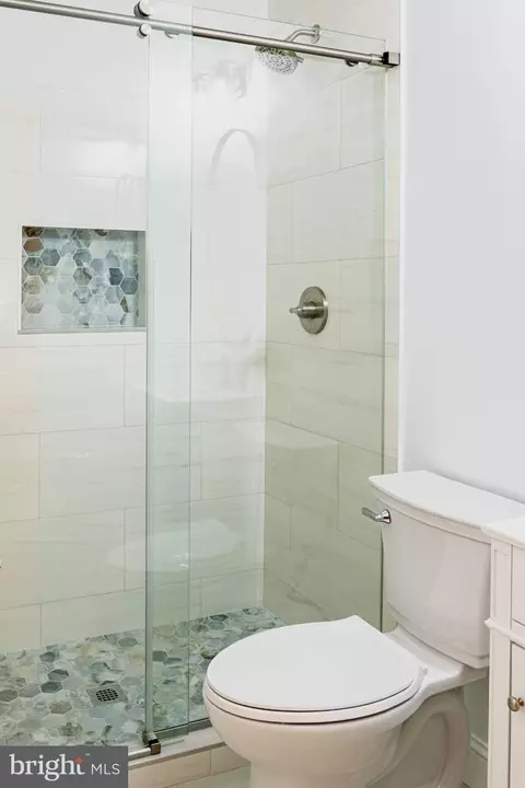 Bath - 5409 Easton Dr, Springfield, VA 22151 photo 7 of 9