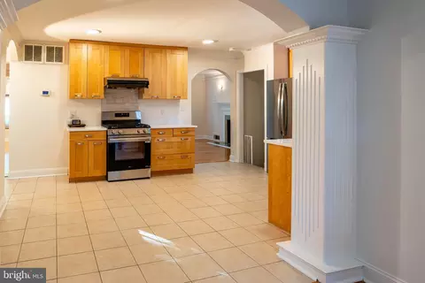 Entry Way - 5409 Easton Dr, Springfield, VA 22151 photo 2 of 7