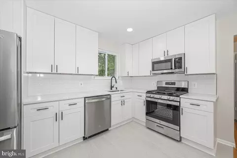 Kitchen - 8624 Parliament Dr, Springfield, VA 22151 photo 3 of 3