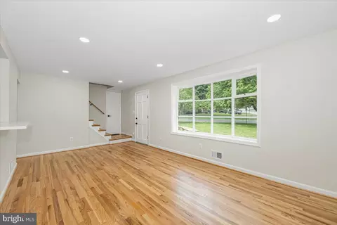 Living - 8624 Parliament Dr, Springfield, VA 22151 photo 4 of 5