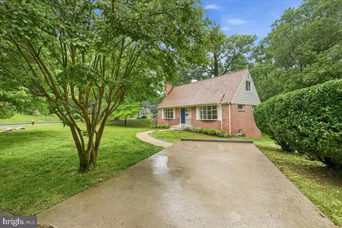 Exterior - 8624 Parliament Dr, Springfield, VA 22151 photo 5 of 13