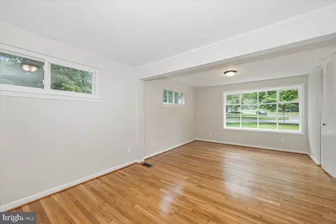 Living - 8624 Parliament Dr, Springfield, VA 22151 photo 5 of 5