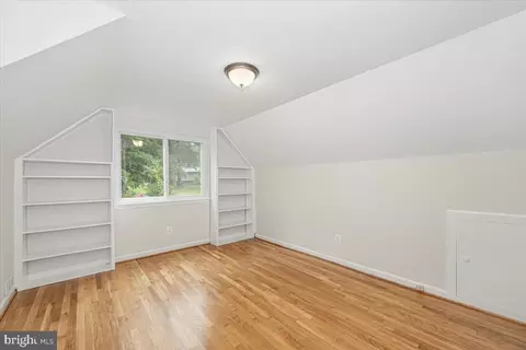 Bedroom - 8624 Parliament Dr, Springfield, VA 22151 photo 4 of 4