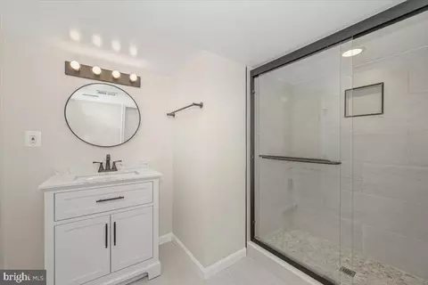 Bath - 8624 Parliament Dr, Springfield, VA 22151 photo 3 of 3